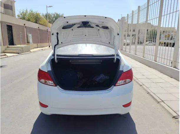 Car image 24