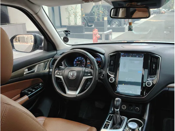 Car image 18