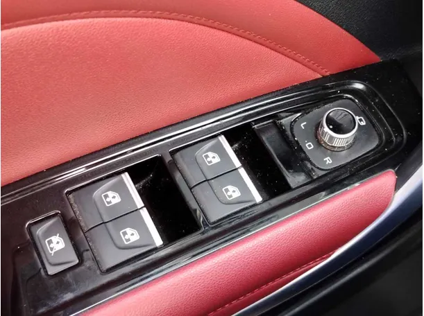 Car image 29
