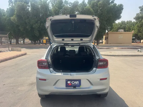 Car image 19