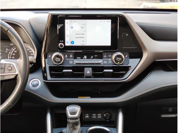 Car image 24