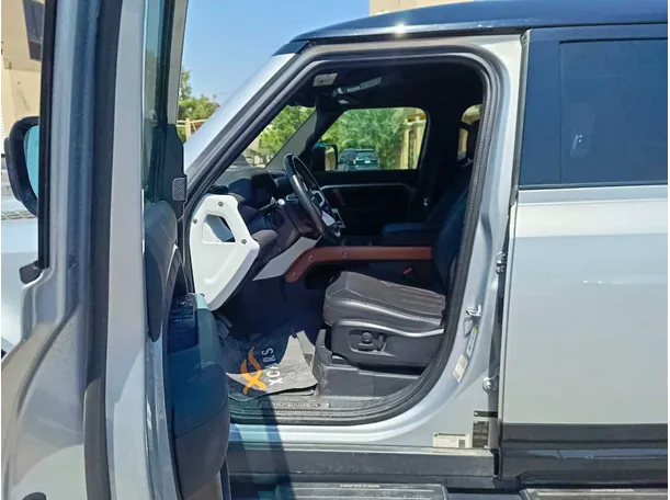 Car image 15