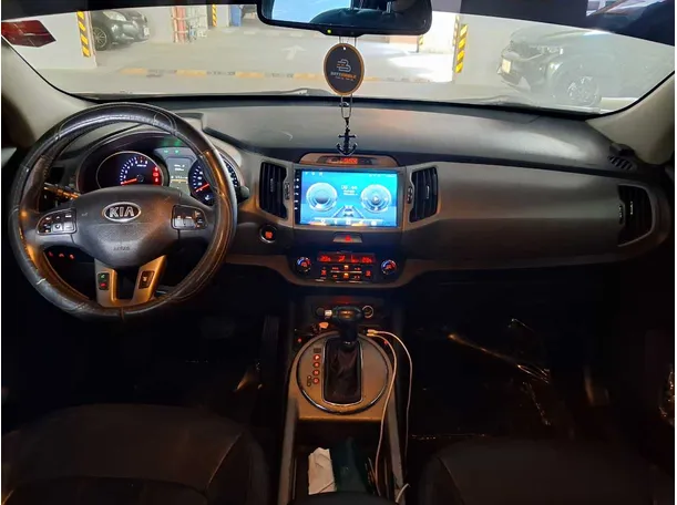 Car image 13