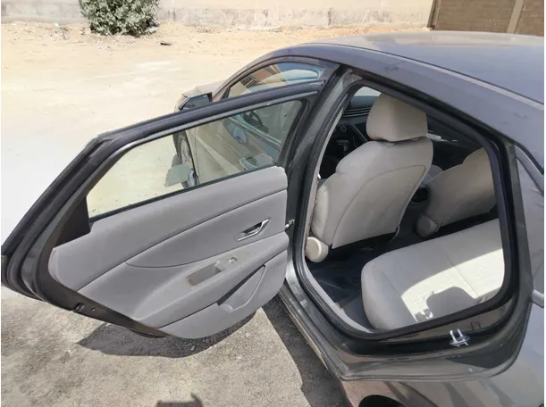 Car image 16
