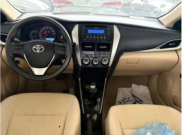 Car image 17