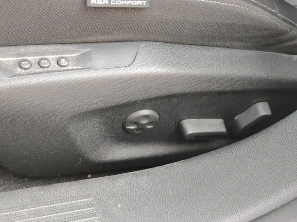 Car image 32