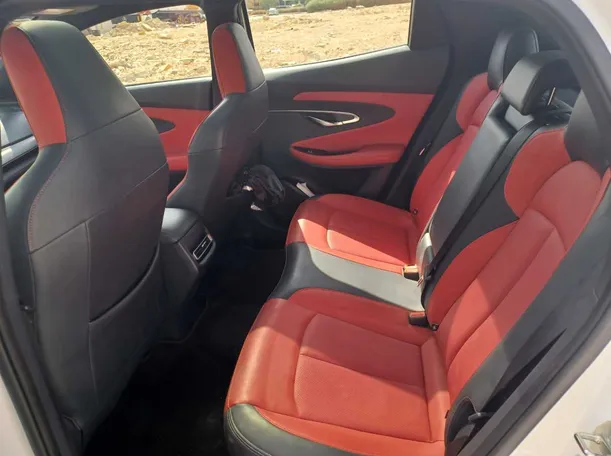 Car image 15