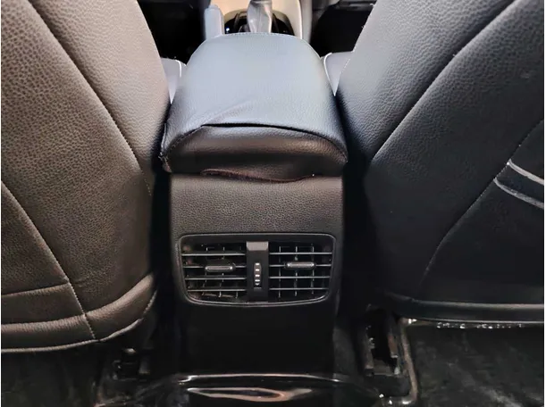 Car image 30