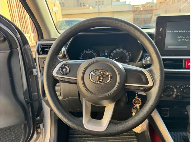 Car image 17