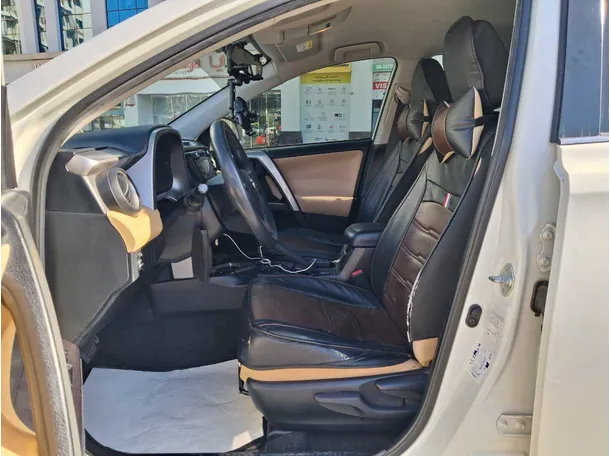 Car image 13