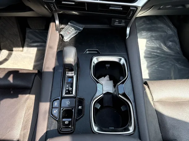 Car image 19