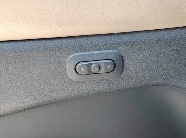 Car image 28