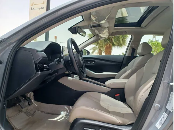Car image 12