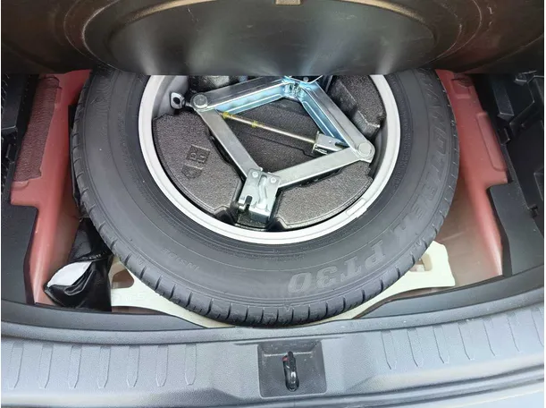 Car image 33