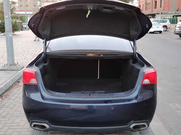 Car image 27