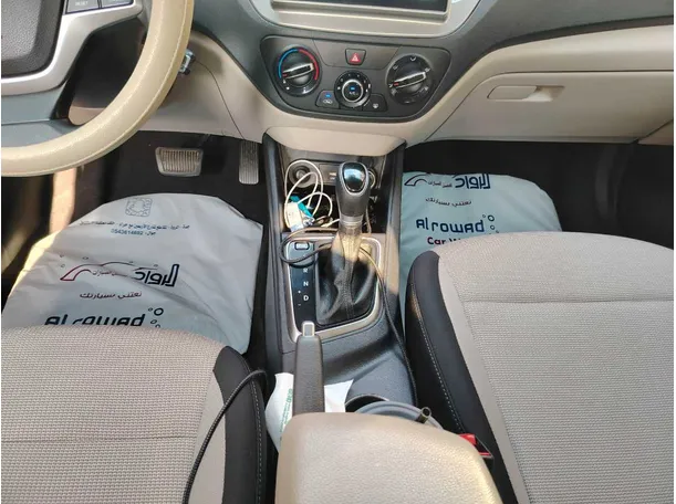 Car image 24