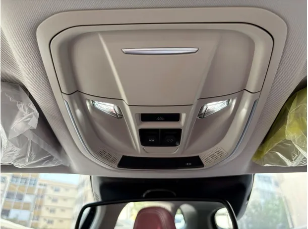 Car image 28