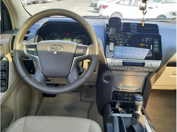 Car image 16