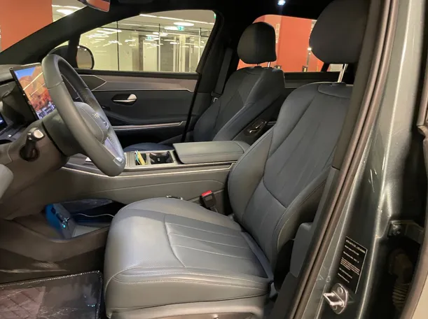 Car image 13
