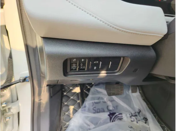 Car image 38