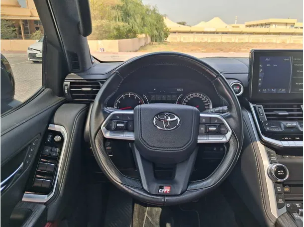 Car image 20