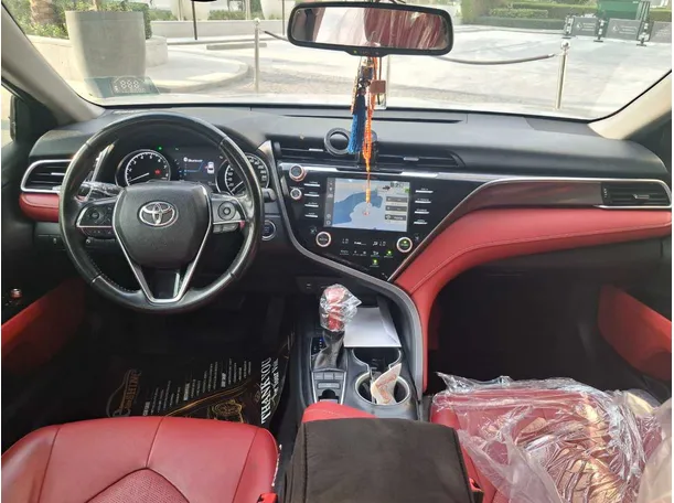 Car image 14