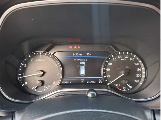 Car image 18