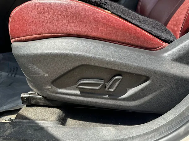 Car image 24