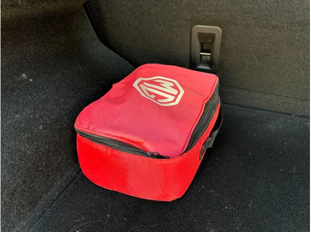 Car image 24