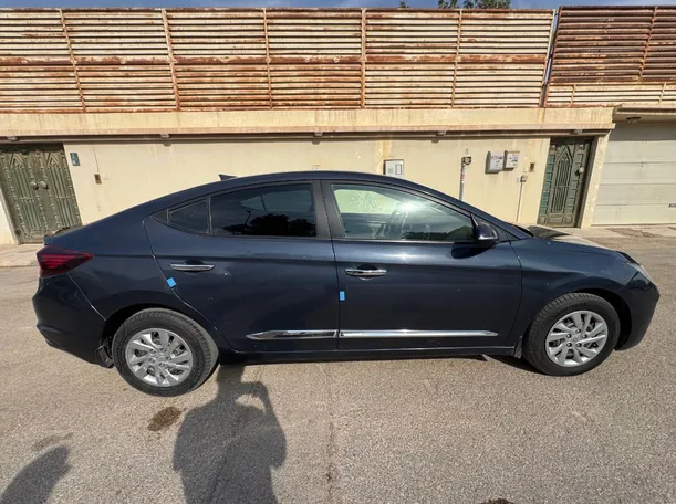 Car image 4