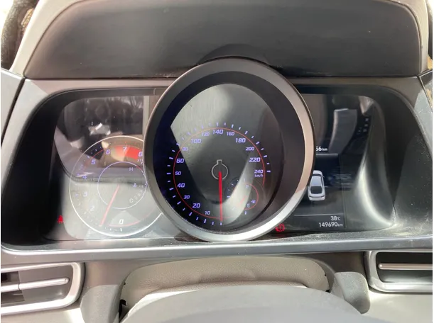 Car image 17
