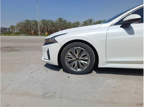 Car image 9