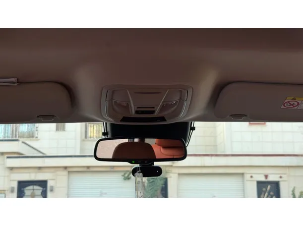 Car image 27