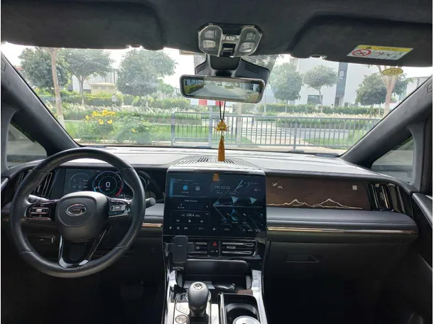 Car image 15