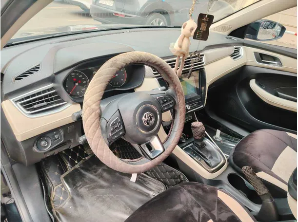 Car image 15