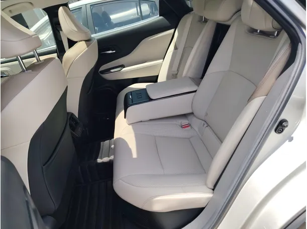 Car image 24
