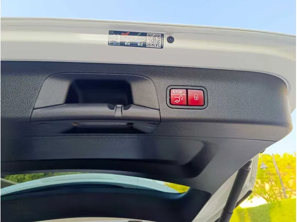Car image 38