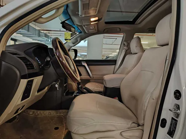 Car image 15