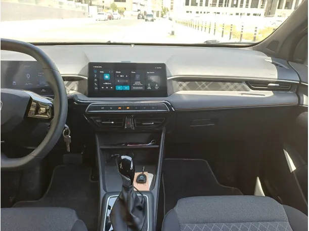Car image 15