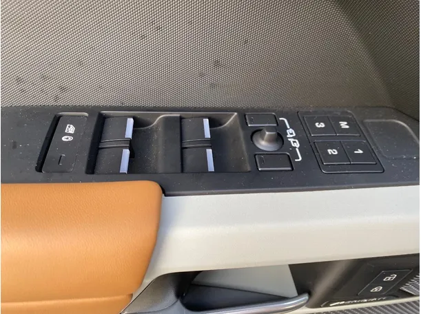 Car image 35