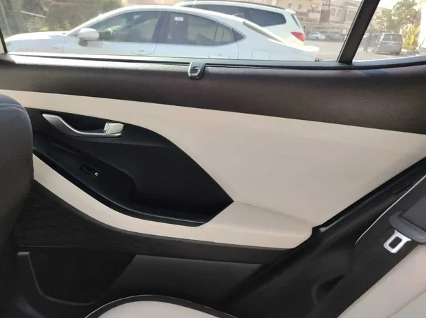 Car image 43