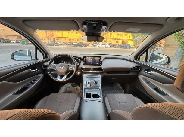 Car image 15