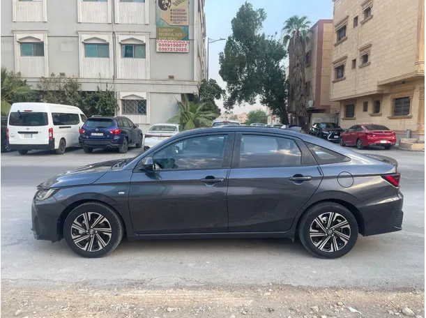 Car image 8