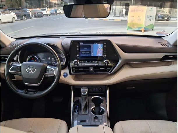 Car image 17