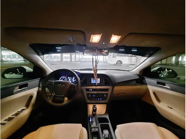 Car image 16
