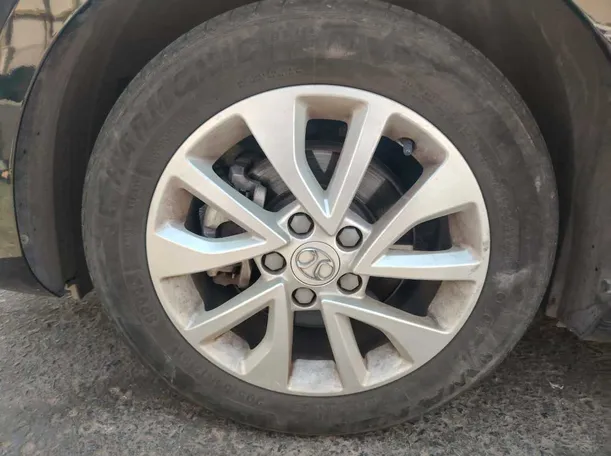 Car image 10