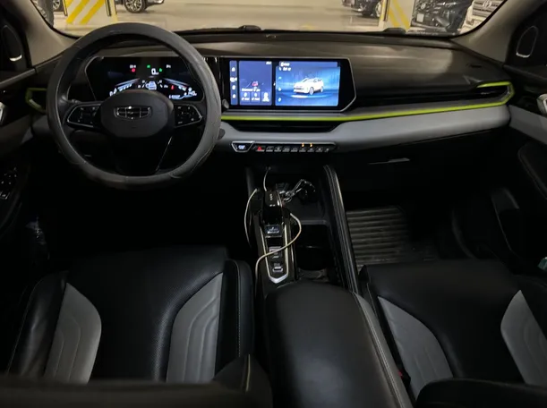 Car image 15