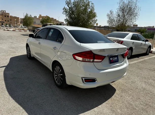 Car image 7