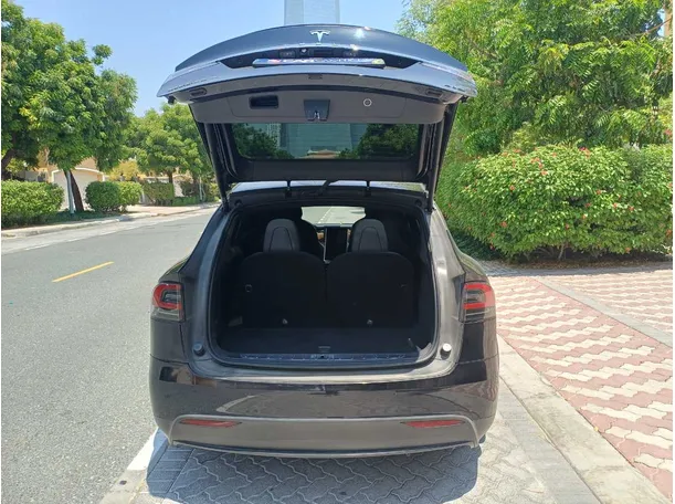 Car image 26