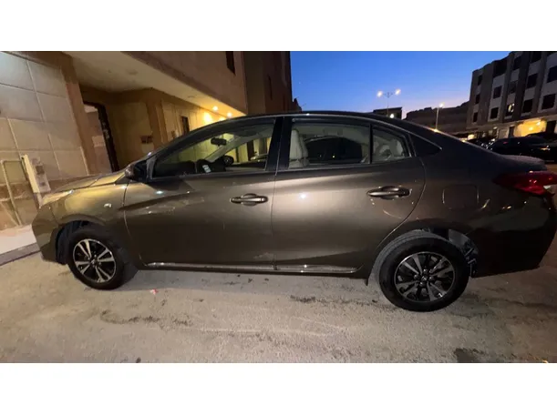Car image 8